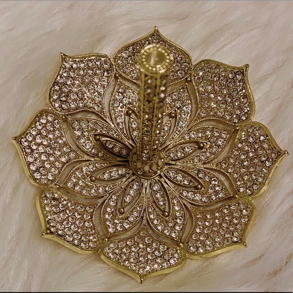 Olivia Riegel Gold Windsor Ring Holder - Picture 3 of 6